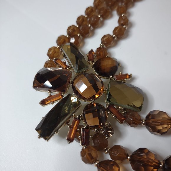 Pretty Asymmetrical Plastic Bead Layered Necklace 20 Inches Long - Picture 3 of 16